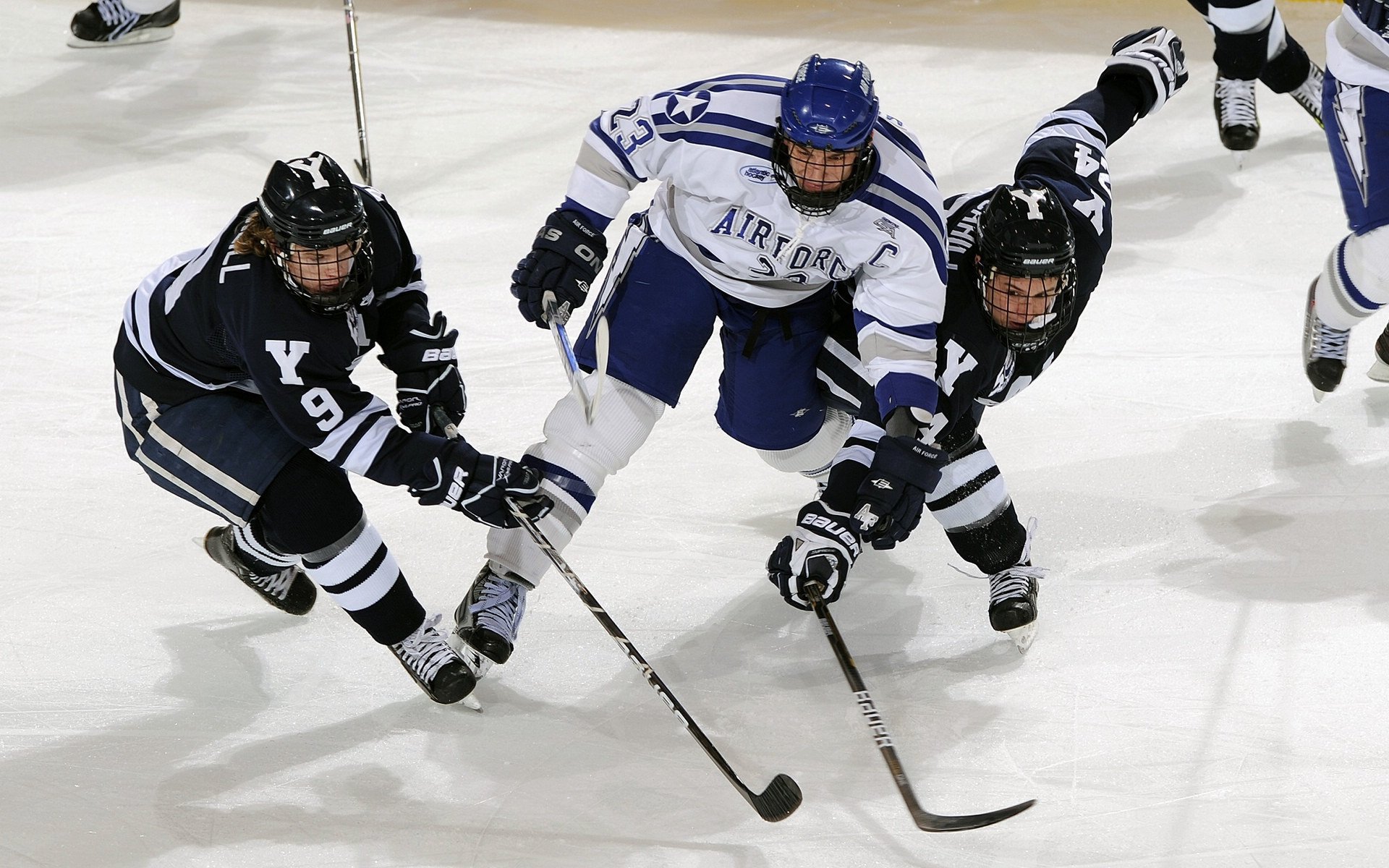 劳塔罗爆发撕裂钢铁防线，那不勒斯以意式智慧突围曼城铁幕
