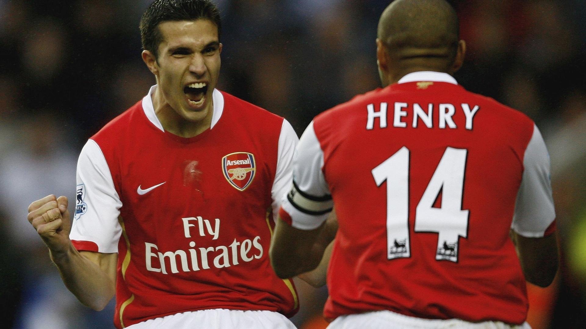 巴萨对阵伊拉克，当足球跨越战场，马丁内利在硝烟外刷新纪录