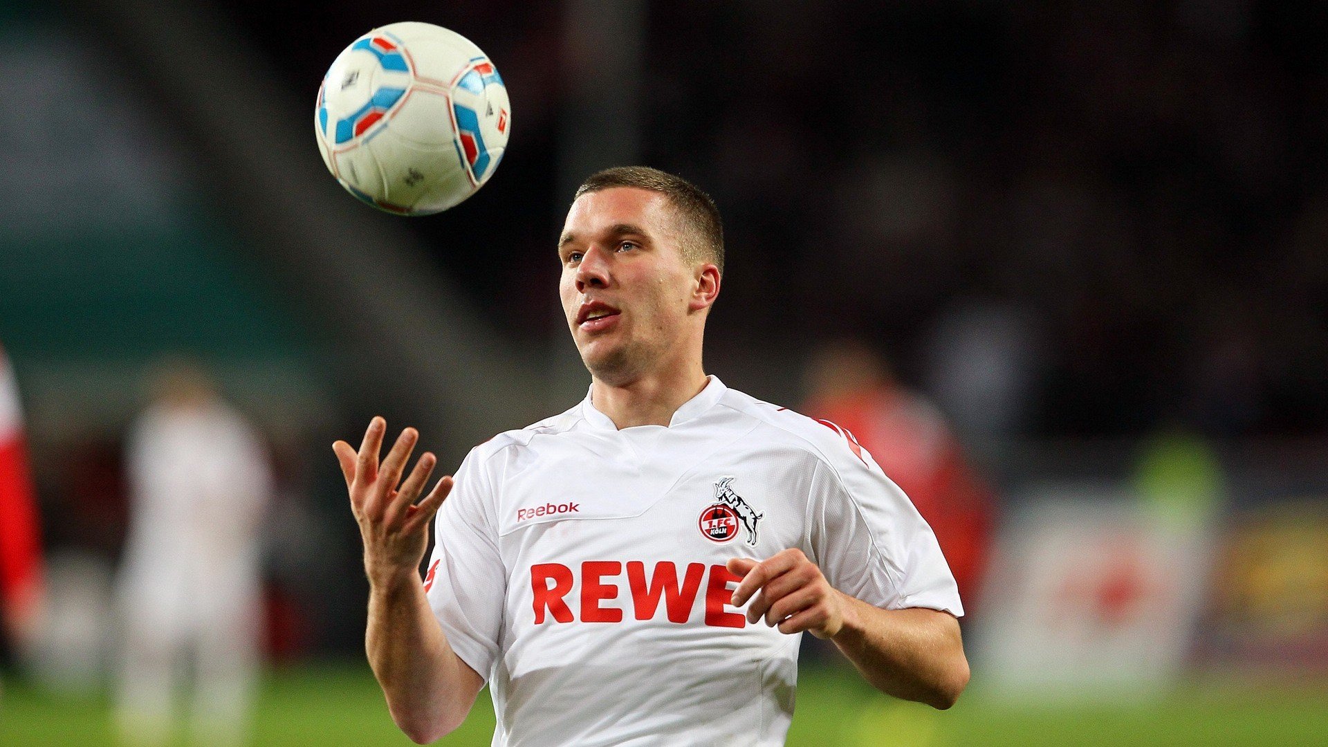 奥斯梅恩化身绿茵攻城锤，沙特资本打穿里昂的启示录